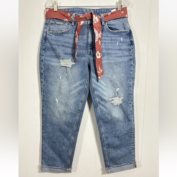 Maurices Women’s Sz 8 Cropped Raw Edge Stretch Denim Jeans Belted Distressed - Picture 1 of 13